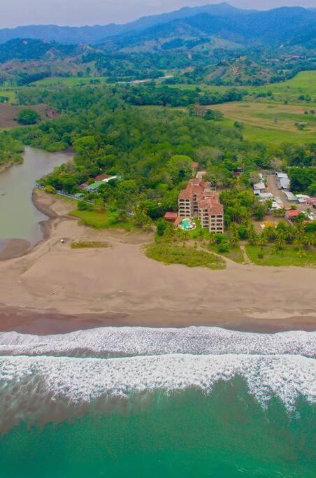 Beach Front Boutique Condominium Хако Экстерьер фото