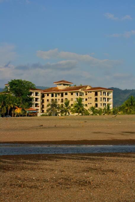 Beach Front Boutique Condominium Хако Экстерьер фото