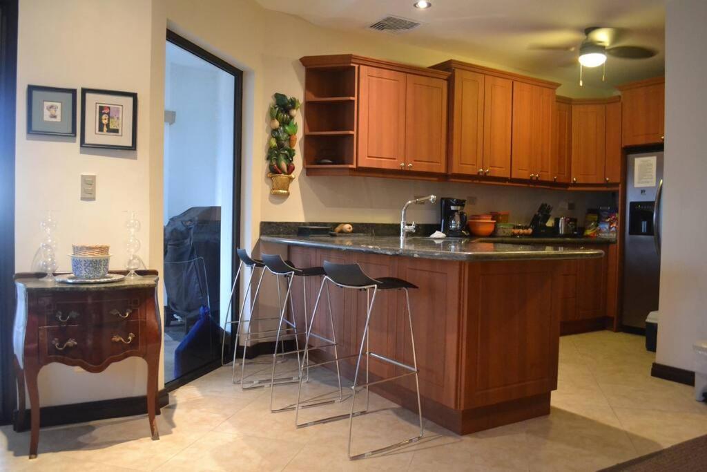 Beach Front Boutique Condominium Хако Экстерьер фото